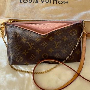 Louis Vuitton Pallas Clutch light pink
